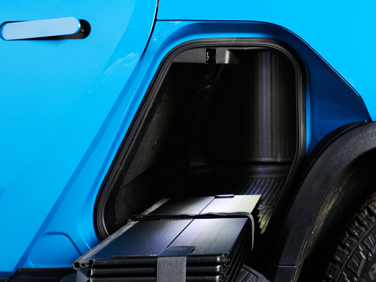Interrobang Manual Tonneau Cover for the Rivian R1T – Interrobang ...